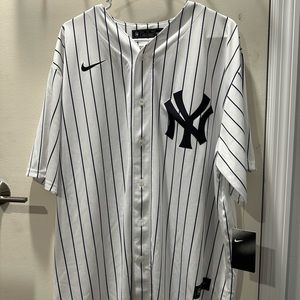 Gleyber Torres Yankees home jersey